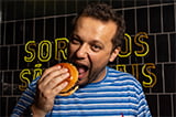 Thomas Troisgros montando um hamburger